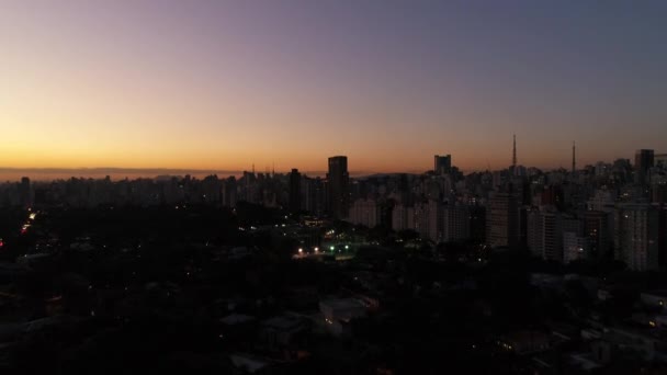 Cielo del anochecer en la ciudad de Sao Paulo, Brasil — Vídeo de stock