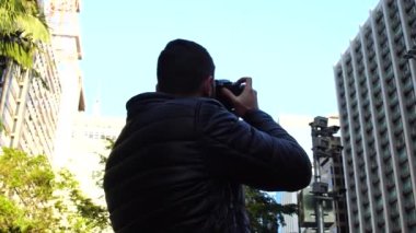 Genç adam fotoğrafını Paulista Avenue - Sao Paulo şehir, Brezilya
