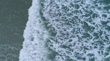 dalgaların üst görünümü