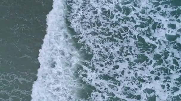 Bovenaanzicht van golven — Stockvideo