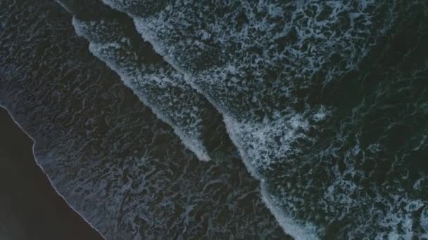 ビーチで波が — ストック動画
