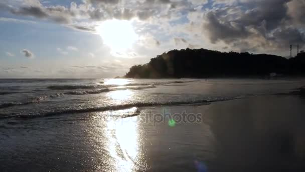 Zonsondergang op een strand in Brazilië — Stockvideo