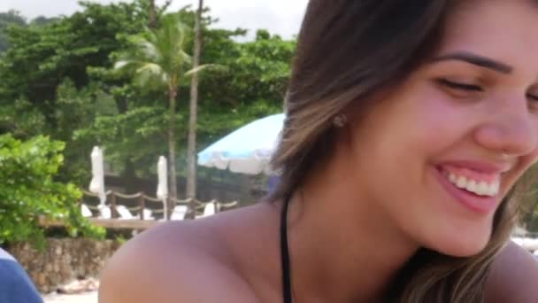 Close-up da mulher brasileira sorrindo — Vídeo de Stock