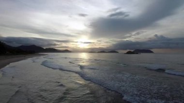 Güzel gündoğumu tropikal plaj