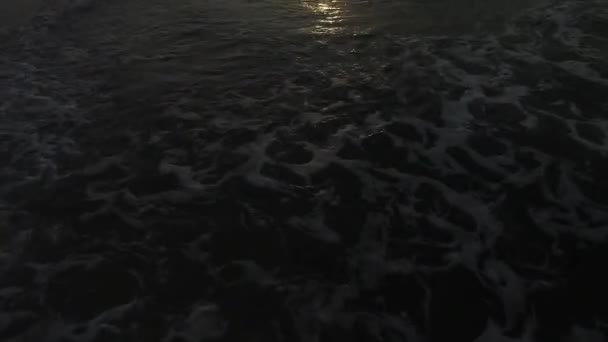 Tropikalnej plaży o piękny wschód słońca — Wideo stockowe