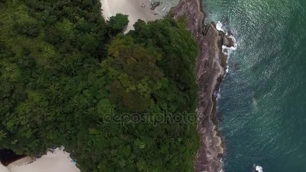 Ovanifrån av Praia do Engenho, Sao Sebastiao, Sao Paulo, Brasilien — Stockvideo