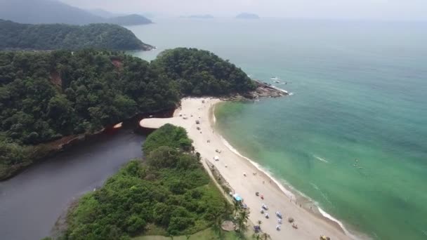 Luchtfoto uitzicht van Praia da Jureia, Sao Sebastiao, Sao Paulo, Brazilië — Stockvideo