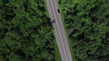 Yoldan dron Üstten Görünüm
