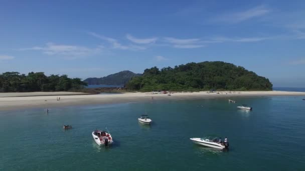 Vista aérea de la Isla del Paraíso en Sao Sebastiao, Brasil — Vídeos de Stock