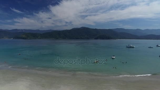 Letecký pohled na Paradise Island v Sao Sebastiao, Brazílie — Stock video