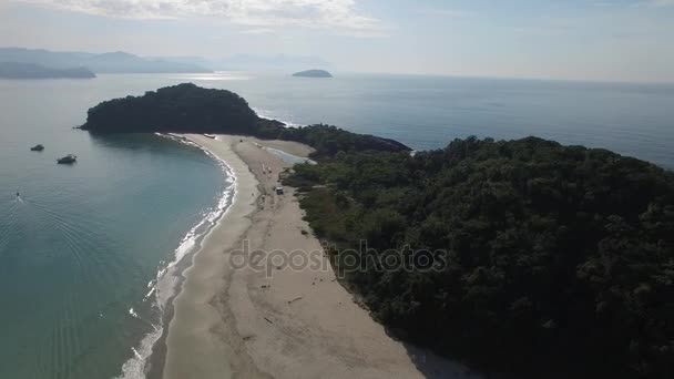 Letecký pohled na Paradise Island v Sao Sebastiao, Brazílie — Stock video