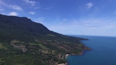 Praia havadan görünümü yapmak Curral (Curral Beach) Ilhabela, Sao Paulo, Brezilya