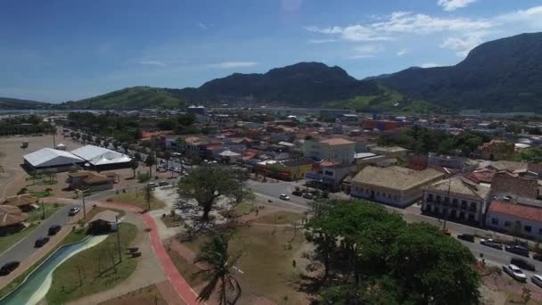 Letecký pohled na Sao Sebastiao, Sao Paulo, Brazílie — Stock video