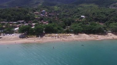 Praia havadan görünümü yapmak Curral (Curral Beach) Ilhabela, Sao Paulo, Brezilya