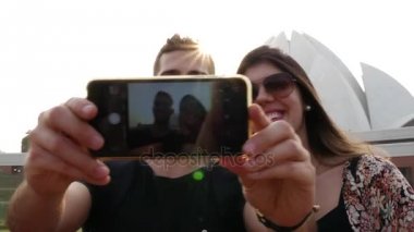 Delhi, Hindistan Lotus Temple (Bahai Tapınağı) bir selfie alarak Çift