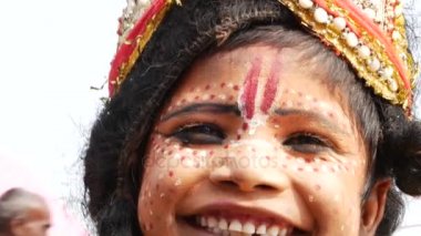 Hintli çocuk Varanasi, Hindistan'da Tanrı Shiva gibi giyinme