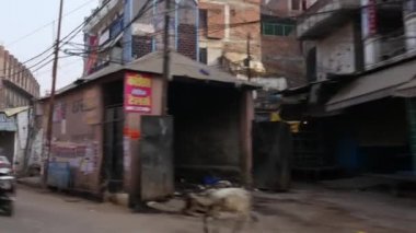 Varanasi, Hindistan - Kasım 2016 yaklaşık: Varanasi sokakları, Hindistan