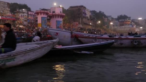 Varanasi, Indie - około listopada 2016: Gangesu, w Varanasi, Indie — Wideo stockowe