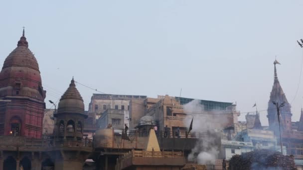 Varanasi, indien - ca. november 2016: ganges river in varanasi, indien — Stockvideo