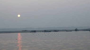 Sunrise Ganj Nehri, Varanasi, Hindistan
