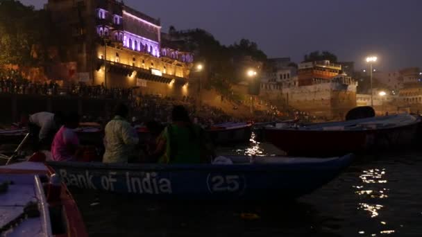 Varanasi, India - Circa November 2016: Gangesz folyó, Varanasi, India — Stock videók