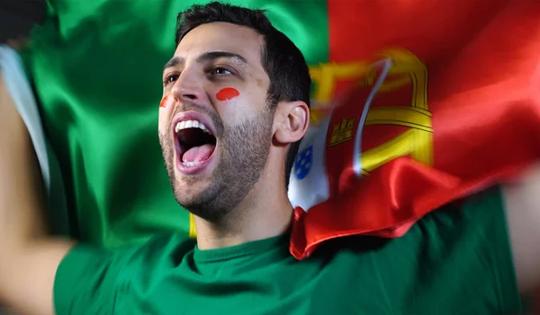 Português cara acenando bandeira de Portugal — Fotografia de Stock