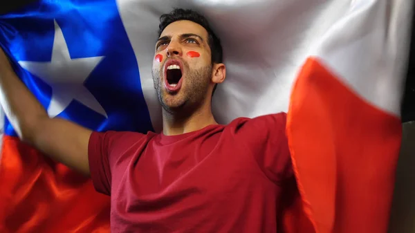 Chilijskie facet obchodzi z flaga Chile — Zdjęcie stockowe