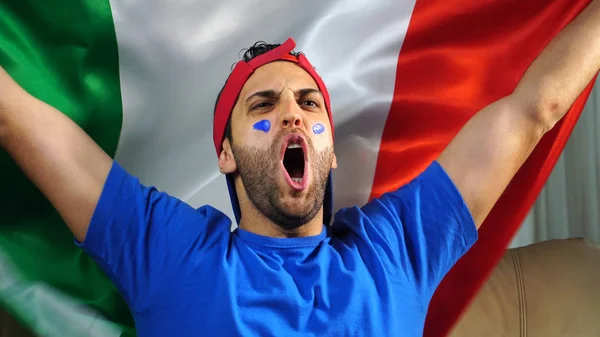 Italian Guy Celebrating with Italy Flag — Stock Photo, Image