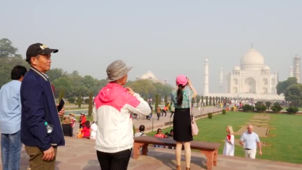 AGRA, INDE - CIRCA NOVEMBRE 2016 : Le Taj Mahal à Agra, Uttar Pradesh, Inde — Video