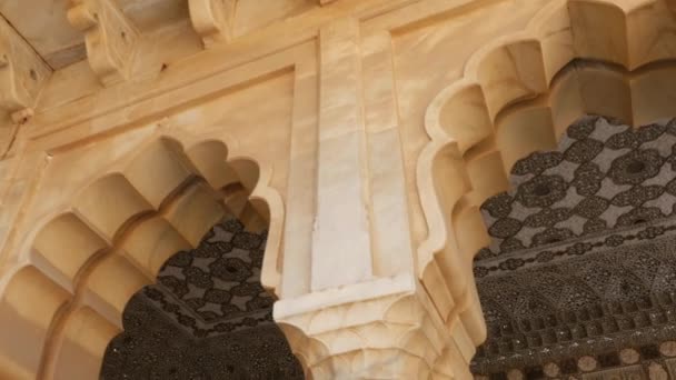 Αρχιτεκτονική λεπτομέρεια στο Amber Fort, Τζαϊπούρ, Ρατζαστάν, Ινδία — Αρχείο Βίντεο