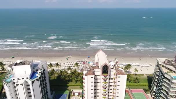 Widok z lotu ptaka Riviera Sao Lourenco Beach w Sao Paulo, Brazylia — Wideo stockowe