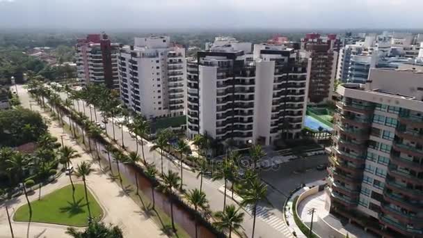 Voando em muitos edifícios residenciais — Vídeo de Stock