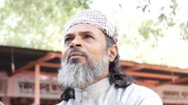 Müslüman adam yakın çekim