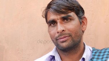 Orta yetişkin Hint portresi kapatın