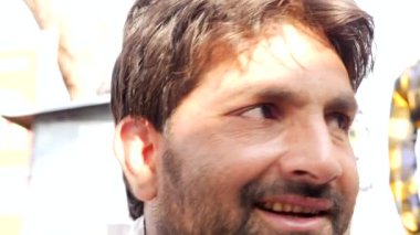 Orta yetişkin Hint portresi kapatın