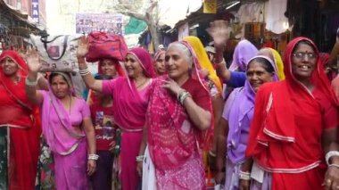 Pushkar, Hindistan - Kasım 2016 yaklaşık: Hint Pushkar, Hindistan'da kutsal ritüel olacak kadınlar