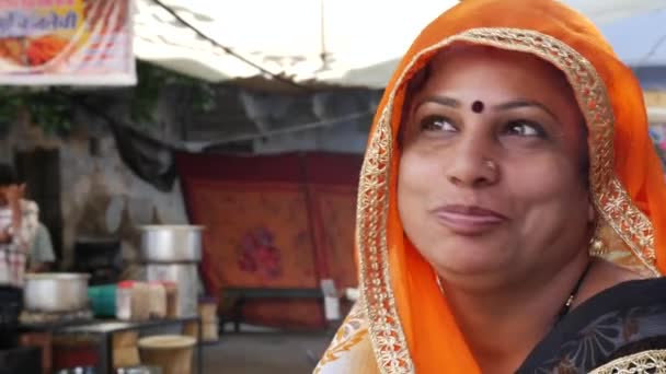 Portret van Indiase vrouw in Pushkar, India — Stockvideo