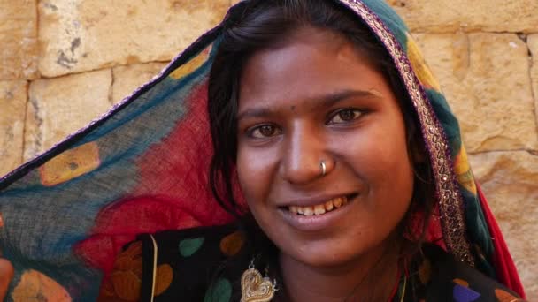 Close-up van Rajasthani tradicional vrouw, Jaisalmer, India — Stockvideo