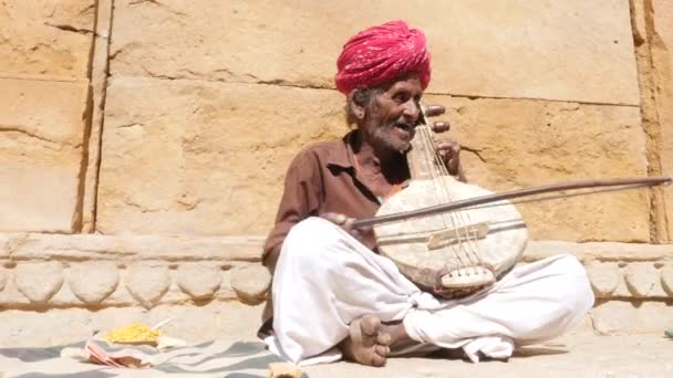 Портрет человека-раджастхани в Джайсалмере, Индия — стоковое видео
