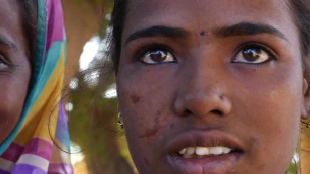 Close-up de mulher indiana — Vídeo de Stock