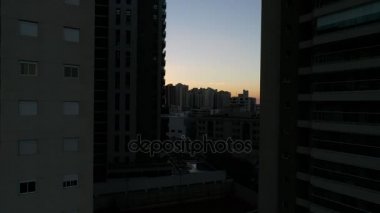 Uçan üzerinden günbatımı Ribeirao Preto City, Sao Paulo, Brezilya