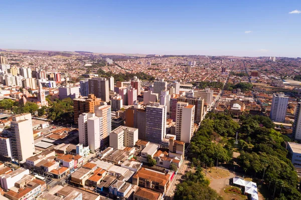 Luchtfoto uitzicht van Ribeirao Preto stad in Sao Paulo, Brazilië — Stockfoto