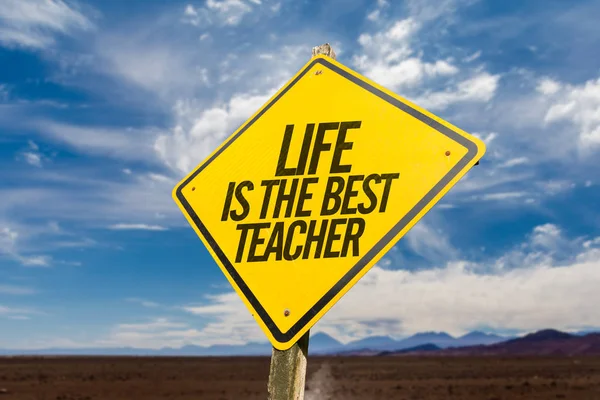 Élet a legjobb tanár út jel — Stock Fotó