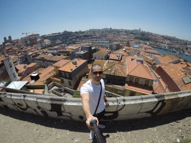 Porto, Portekiz bir Selfie alarak genç Gezgin