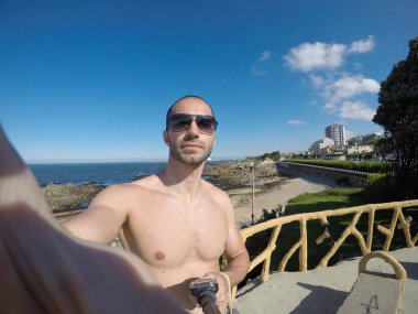 Porto, Portekiz bir Selfie alarak genç Gezgin