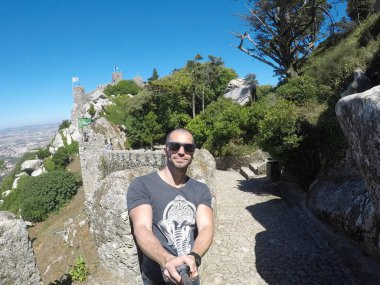 Sintra, Portekiz'de bir Selfie alarak genç Gezgin