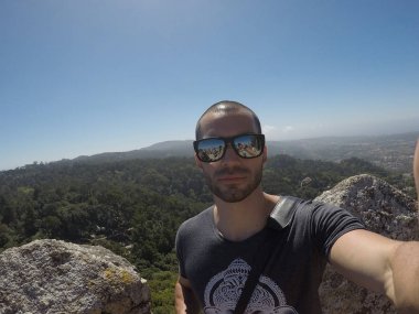 Sintra, Portekiz'de bir Selfie alarak genç Gezgin