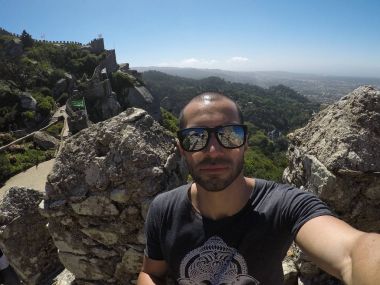 Sintra, Portekiz'de bir Selfie alarak genç Gezgin