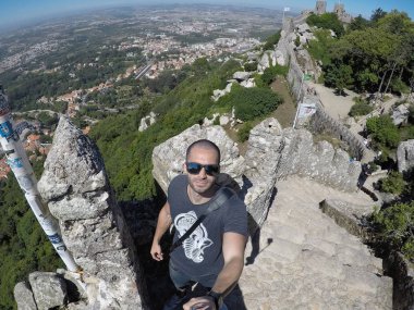 Sintra, Portekiz'de bir Selfie alarak genç Gezgin