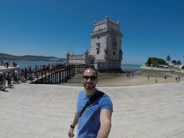 Юного мандрівника, беручи Selfie в Лісабоні, Португалія — стокове фото